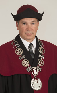 Zdjęcie przedstawia Prorektora ds. nauki - prof. dr hab. inż. Jacka Przepiórskiego